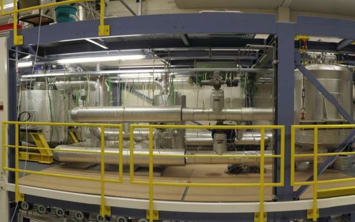 Renewable energy sources: Toward large-scale thermal storage systems