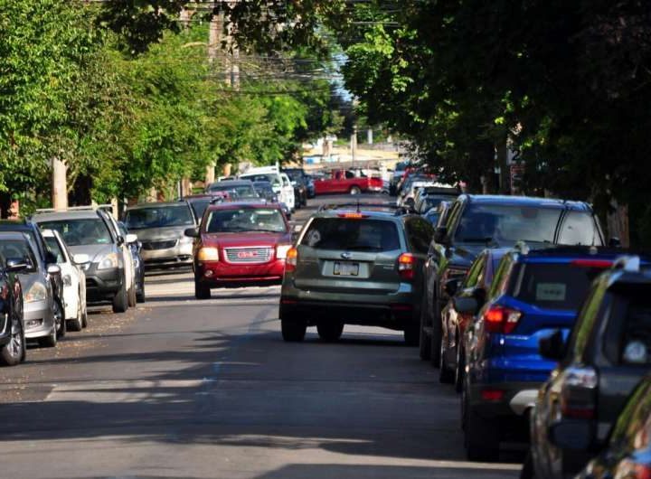 New algorithm may help autonomous vehicles navigate narrow, crowded streets