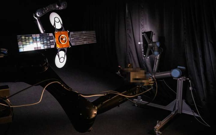 Vision-based navigation system enables satellites to approach or avoid other objects in space