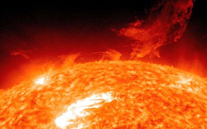 Colliding plasma ejections from the sun generate huge geomagnetic storms