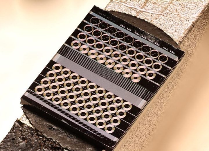 Photonic Chip Unlocks Ultra-Broadband Optical Signal Boosting