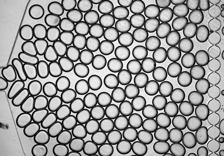 Nanodiamonds in water droplets boost quantum sensing precision