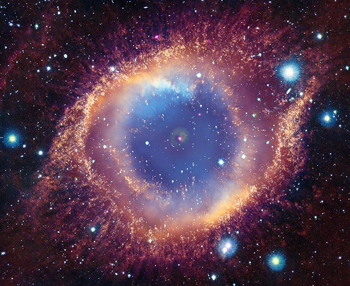 There’s a Smashed Planet at the Heart of the Helix Nebula