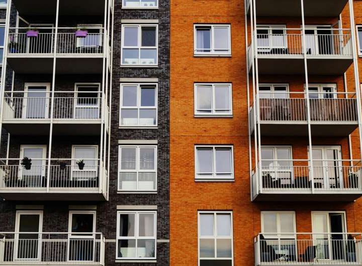 AI model maps building emissions to support fairer climate policies