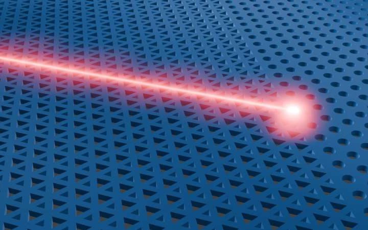 New mechanism uses photonic crystal for concentrating light on a chip