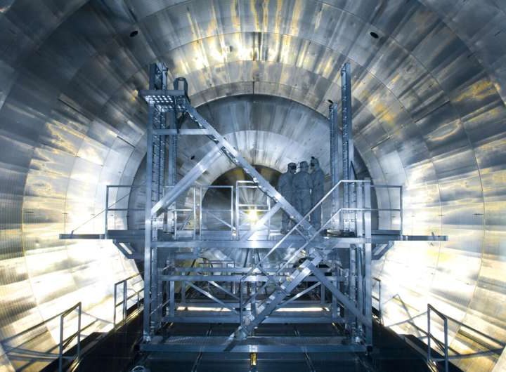 New experiment halves weight limit of elusive neutrinos