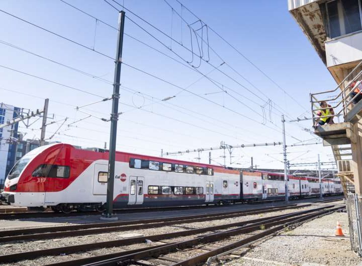 Electrifying railways cuts black carbon exposure by 89%, study finds