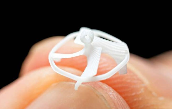 Engineers create world’s smallest wireless flying robot