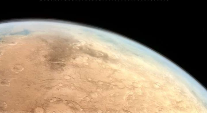 Meteorites and marsquakes hint at an underground ocean of liquid water on the red planet