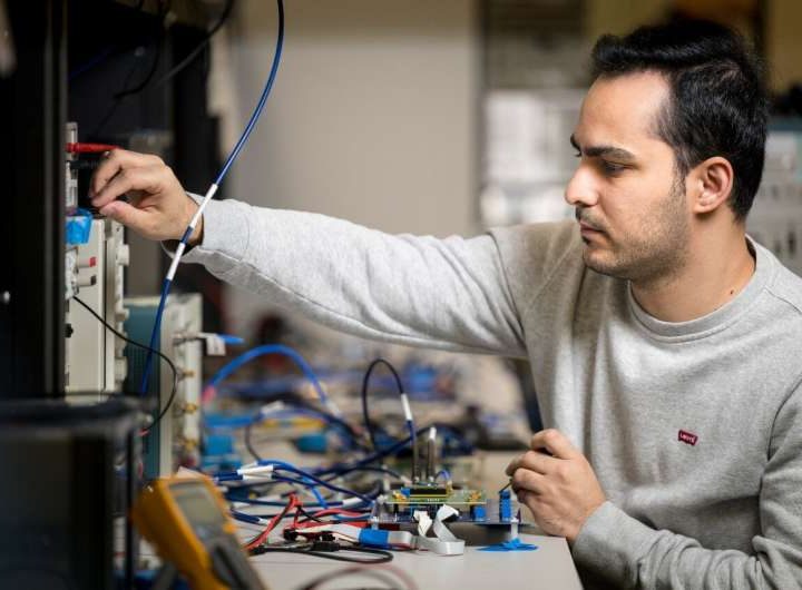 New chip uses AI to shrink large language models’ energy footprint by 50%