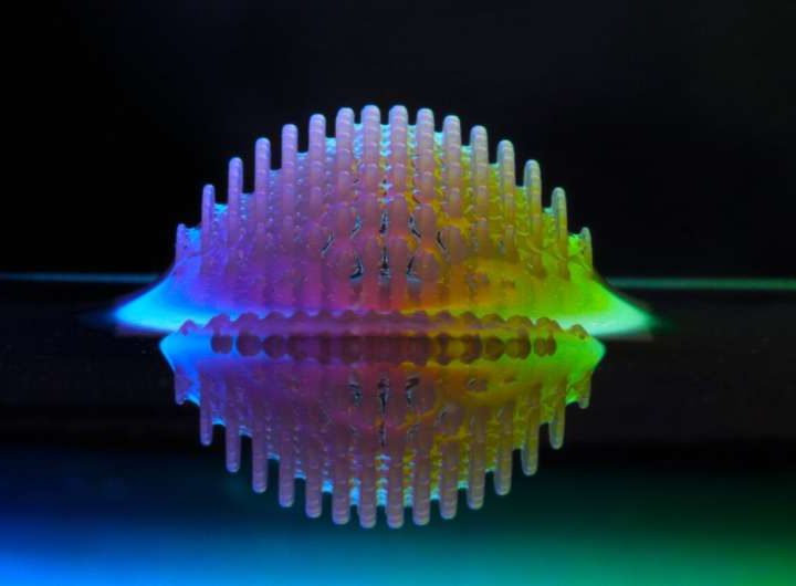 Physicists use 3D-printed spines to sculpt water surface through surface tension