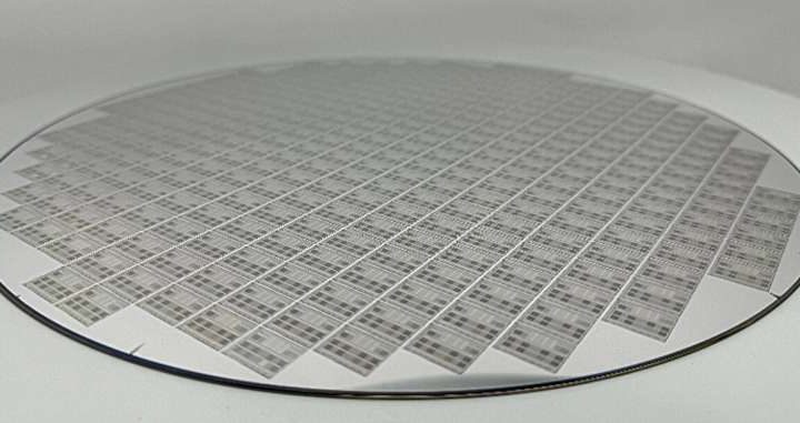 New memristor-based system could boost processing of radiofrequency signals