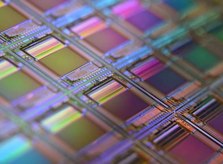 Cracking the quantum code: Light and glass are set to transform computing