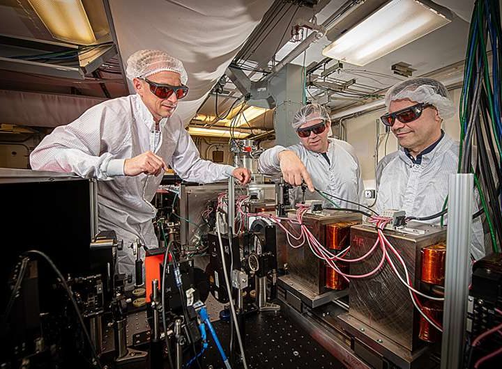 Researchers make key gains in unlocking the promise of compact X-ray free-electron lasers