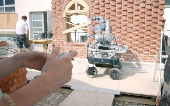Climate-optimized construction with robots