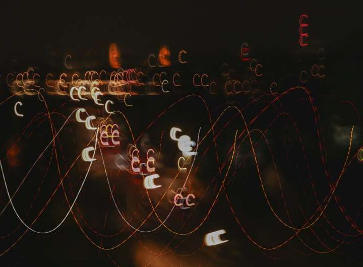 Physics-inspired computer architecture solves complex optimization problems