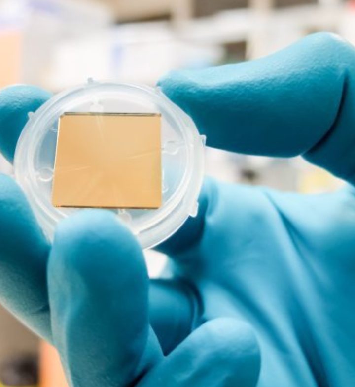 What are the applications for photonic integrated circuits on the edge?