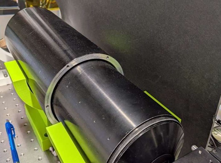 Innovative microscope captures large, high-resolution images of curved samples in single snapshot