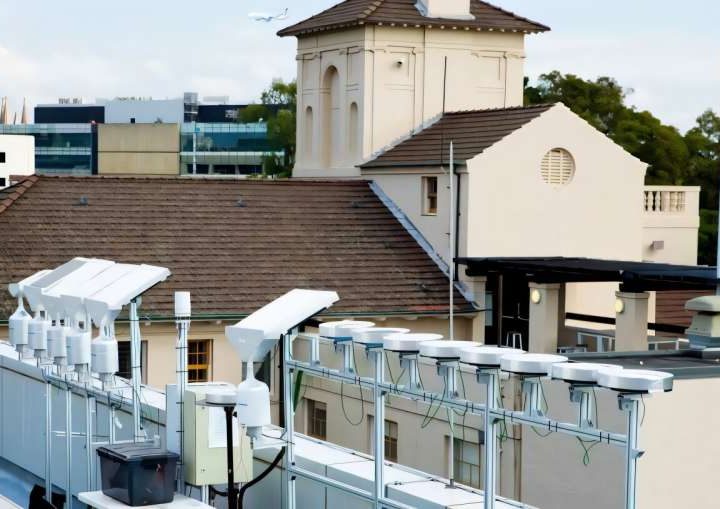 Cooling paint harvests water from thin air