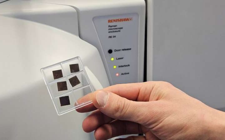 Copper nanoparticles unexpectedly prove suitable for ultraviolet SERS spectroscopy