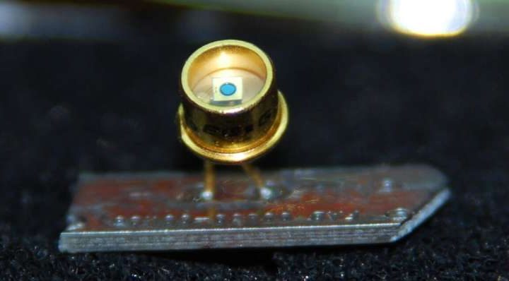 Optimizing avalanche photodiode design for photodetection in the ultraviolet wavelength