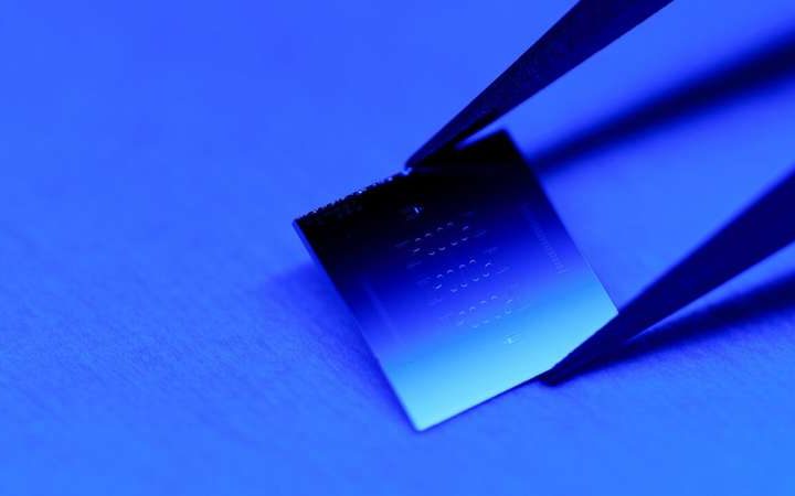 Superconducting qubit that lasts for over 1 millisecond is primed for industrial scaling