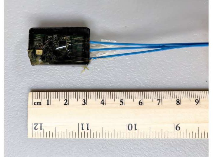 Small, inexpensive hydrophone boosts undersea signals