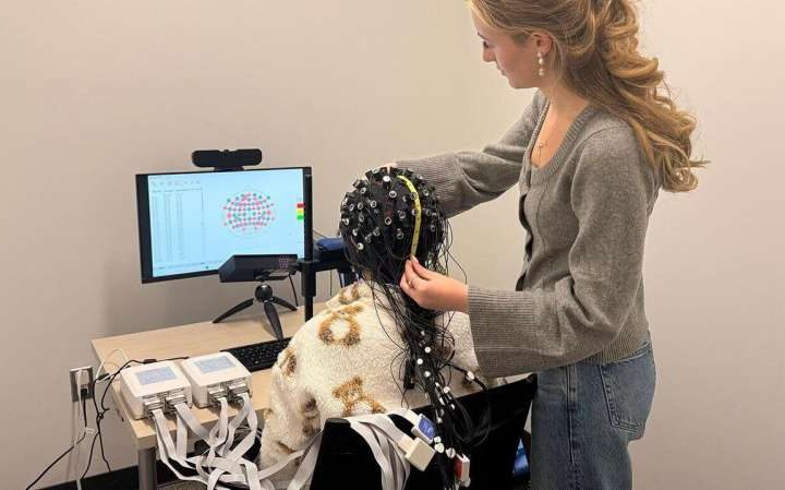 Mapping surprise in the human mind, with help from AI