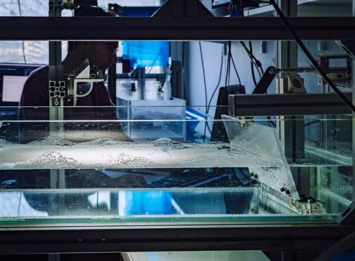 Lab study suggests longer waves fracture floating ice sheets at lower stress