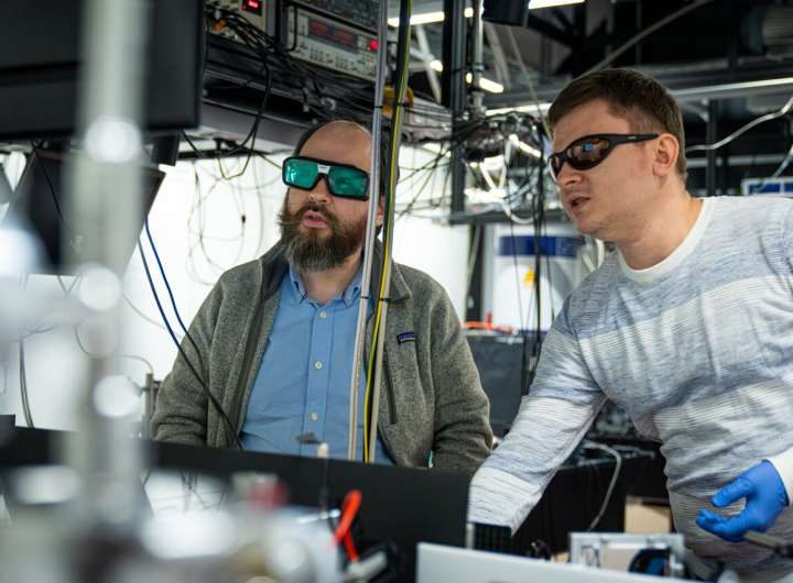 Physicists explain the exceptional energy-harvesting efficiency of perovskites