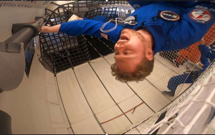 A low-cost microscope to study living cells in zero gravity