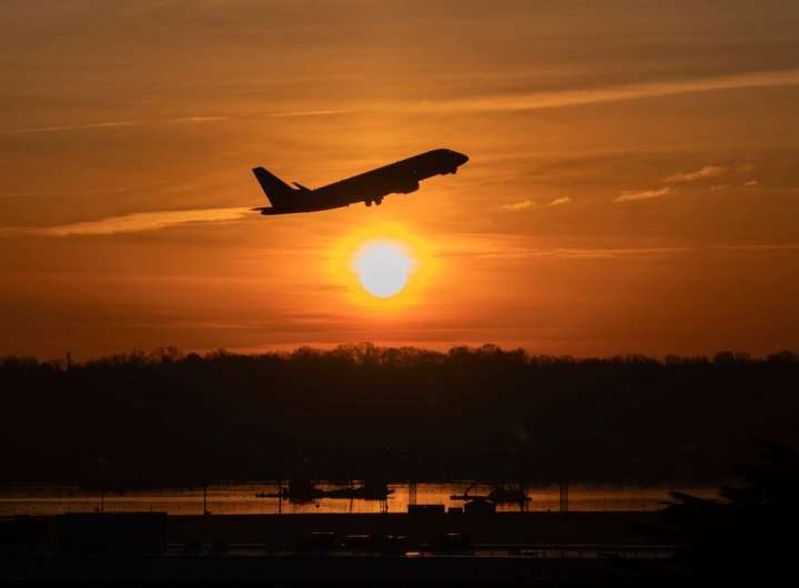 American Airlines and Google say AI helped airplanes reduce contrails that trap heat
