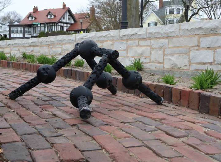 Robots that refuse to fail: AI evolves ‘legged metamachines’ that reassemble and withstand injury