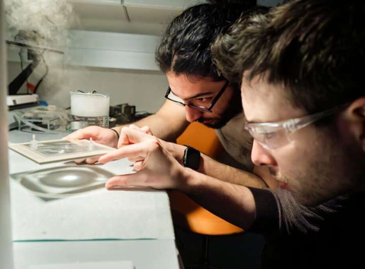 Harvesting heat and electricity from the sun, when you need it