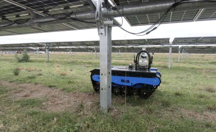 Robots take the heat for humans maintaining our biggest solar farms