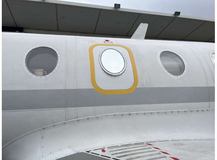 World-first gigabit-per-second laser link between aircraft and geostationary satellite