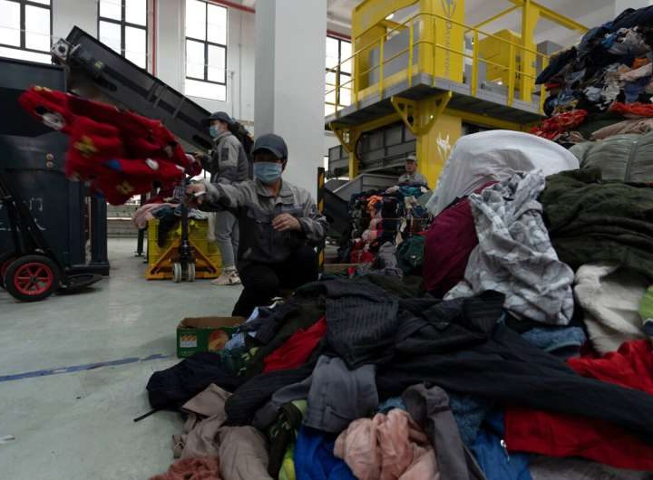 AI machine sorts clothes faster than humans to boost textile recycling in China