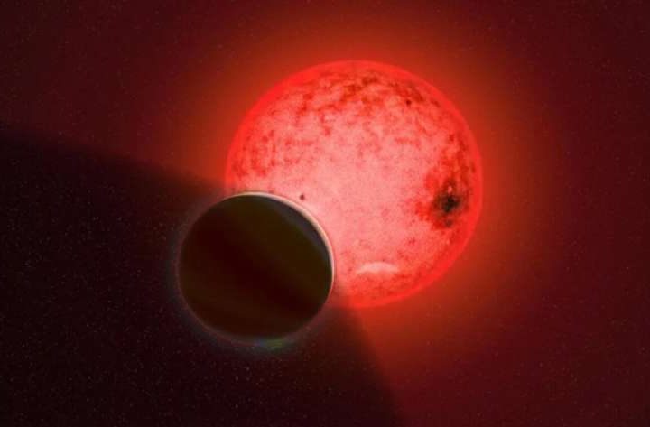 Giant ‘forbidden planet’ orbiting small star shows an unusually low-metal atmosphere